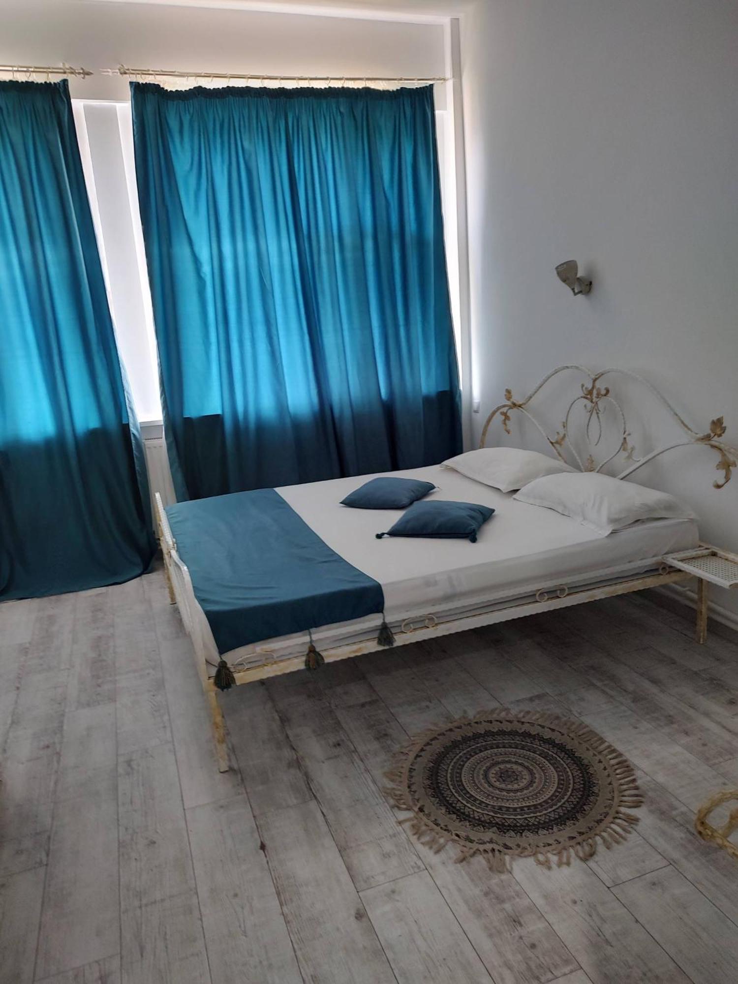 Puzzle Magic Bed & Breakfast Питещ Екстериор снимка
