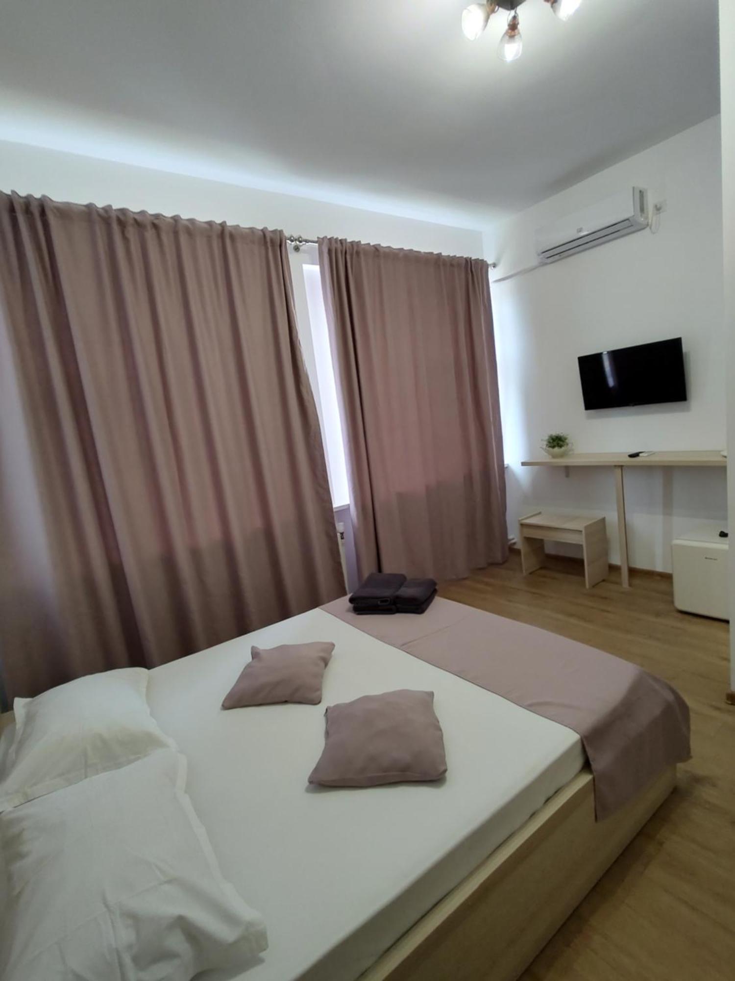 Puzzle Magic Bed & Breakfast Питещ Екстериор снимка